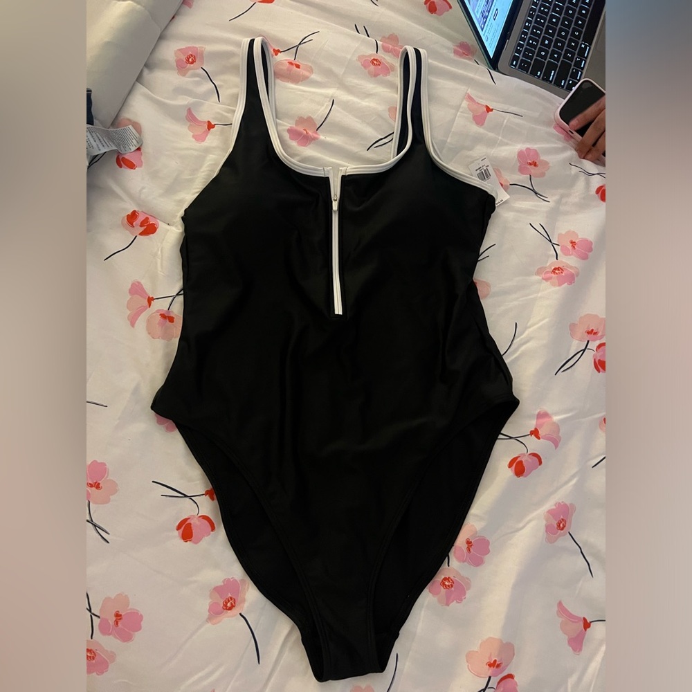 NEW WITH TAGS Old Navy one piece bathing suite